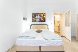 Łóżko lub łóżka w pokoju w obiekcie Chic Apartment- Suitable for Longstays near Matzleinsforferplatz
