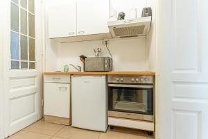 Kuchnia lub aneks kuchenny w obiekcie Chic Apartment- Suitable for Longstays near Matzleinsforferplatz