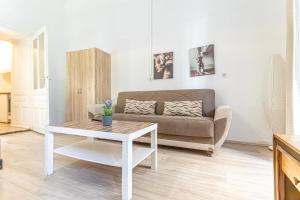 Część wypoczynkowa w obiekcie Chic Apartment- Suitable for Longstays near Matzleinsforferplatz