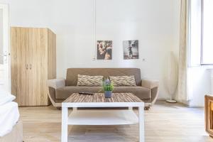 Część wypoczynkowa w obiekcie Chic Apartment- Suitable for Longstays near Matzleinsforferplatz