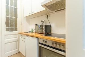 Kuchnia lub aneks kuchenny w obiekcie Chic Apartment- Suitable for Longstays near Matzleinsforferplatz