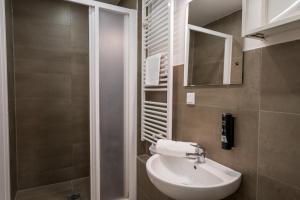 Koupelna v ubytování Fantastic 2 Bedroom Apartment + 16 fotografií