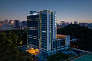 Foto sihtkohas Guangzhou asuva majutusasutuse LIZ International Hotel Guangzhou Olympic Sports Center International Financial City Branch - Free Shuttle Bus to Canton Fair Complex During Canton Fair Period & Free Breakfast & Free Afternoon Tea & Free Midnight Snack galeriist