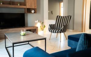 A seating area at Meteora House with a view