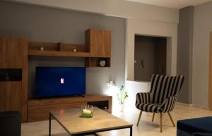 A seating area at Meteora House with a view