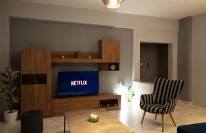 A television and/or entertainment centre at Meteora House with a view