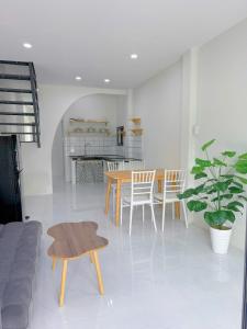 Kuchyň nebo kuchyňský kout v ubytování Yang Homestay Phan Thiết