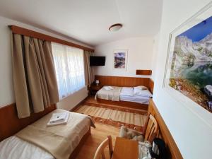 a small room with two beds and a window at Apartmány EKOSERVIS SLOVENSKO in Veľký Slavkov