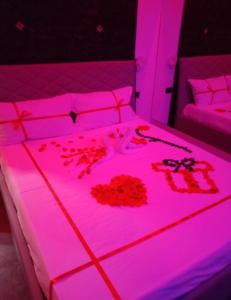 Postel nebo postele na pokoji v ubytování B&B GRECALE Suite & Spa
