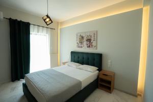 A bed or beds in a room at Meteora House with a view