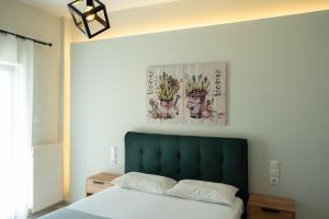 A bed or beds in a room at Meteora House with a view