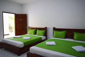 Katil atau katil-katil dalam bilik di Trinco Lagoon Resort