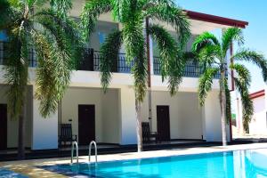 Kolam renang di atau dekat dengan Trinco Lagoon Resort