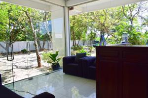 Ruang duduk di Trinco Lagoon Resort