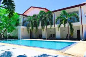 Kolam renang di atau dekat dengan Trinco Lagoon Resort