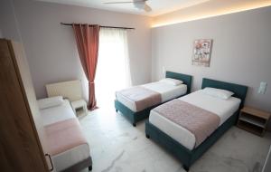 A bed or beds in a room at Meteora House with a view