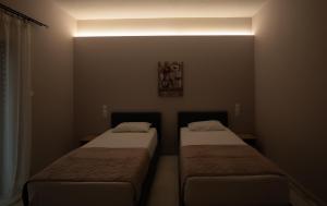 A bed or beds in a room at Meteora House with a view