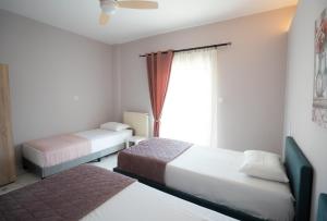A bed or beds in a room at Meteora House with a view