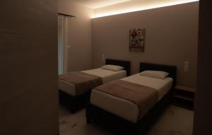 A bed or beds in a room at Meteora House with a view