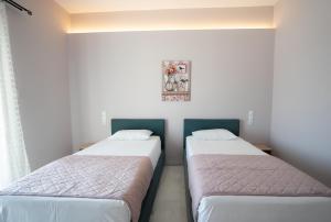 A bed or beds in a room at Meteora House with a view