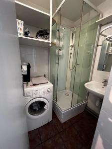 Et badeværelse på APPARTEMENT SUR LE PORT DE Gruissan