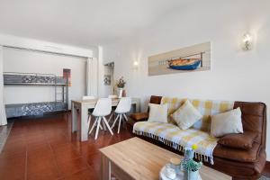 Η κουζίνα ή μικρή κουζίνα στο Oura Beach Cozy Apartment