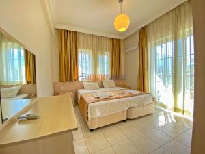 una camera da letto con un letto e una grande finestra di GOLD Villa 6 a Oludeniz Altre 55 foto