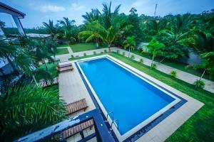 Kolam renang di atau dekat dengan Trinco Lagoon Resort