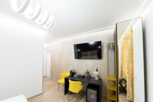 TV a/nebo společenská místnost v ubytování Teulada Luxury Rooms