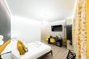 TV a/nebo společenská místnost v ubytování Teulada Luxury Rooms
