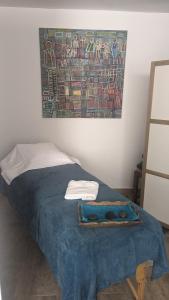 Postel nebo postele na pokoji v ubytování La Vie en Couleurs Chambre d'hôte, gîte