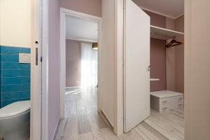 Et badeværelse på I Tre Golfi - Residenza Cala Azzurra + 19 billeder