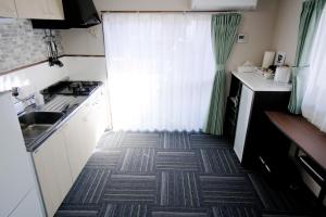 Kuchyň nebo kuchyňský kout v ubytování Guest House平安