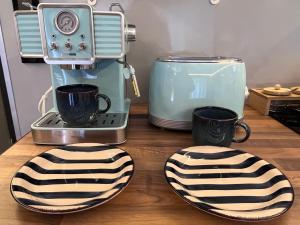 Casa Flotante El Refugio del Pirata的咖啡和沏茶工具