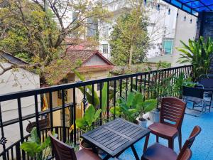 Ein Balkon oder eine Terrasse in der Unterkunft Banana homestay( Chuối Homestay)