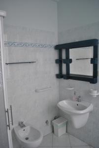 Ванная комната в Al Piccolo Scoglio - Room & Breakfast