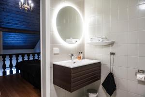 Koupelna v ubytování Sundvolden Hotel