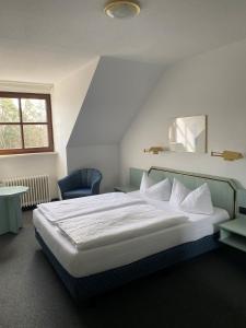 Postel nebo postele na pokoji v ubytování Hotel Sonnenhof Pleinfeld