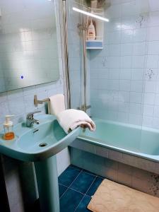 Et badeværelse på Encantadora Boutique Home Villa + 30 billeder