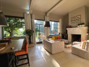 a living room with a table and a fireplace at maison week end vacances 1H Paris Ouest in Connelles