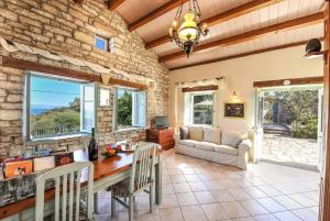 Χώρος καθιστικού στο Villa Agathi