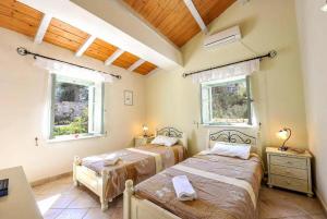Ένα ή περισσότερα κρεβάτια σε δωμάτιο στο Villa Agathi