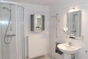 Koupelna v ubytování Hotel Vijfwegen + 20 fotografií