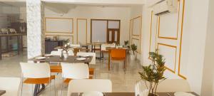 Hotel Mavens House Artemis Hospital Road的休息区
