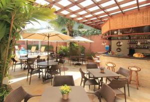 Um restaurante ou outro lugar para comer em Pousada do Almirante
