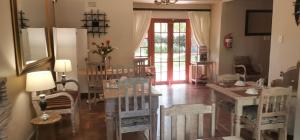 a living room with a table and chairs and a door at Giardino a 194 in Welkom