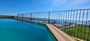 Bazén v ubytování Appartement VOILES BLANCHES-Clim-Wifi-Plage a pieds nebo v jeho okolí