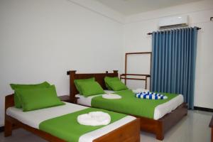 Katil atau katil-katil dalam bilik di Trinco Lagoon Resort