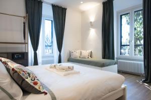 Ένα ή περισσότερα κρεβάτια σε δωμάτιο στο Colosseum suites by Glen