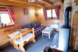 A seating area at Chata Kaprík 35